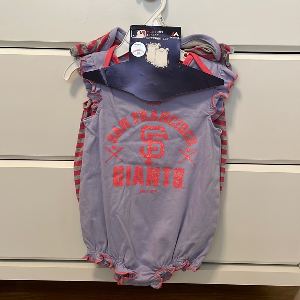 NWT 18 mos SF Giants 2 piece set onesies